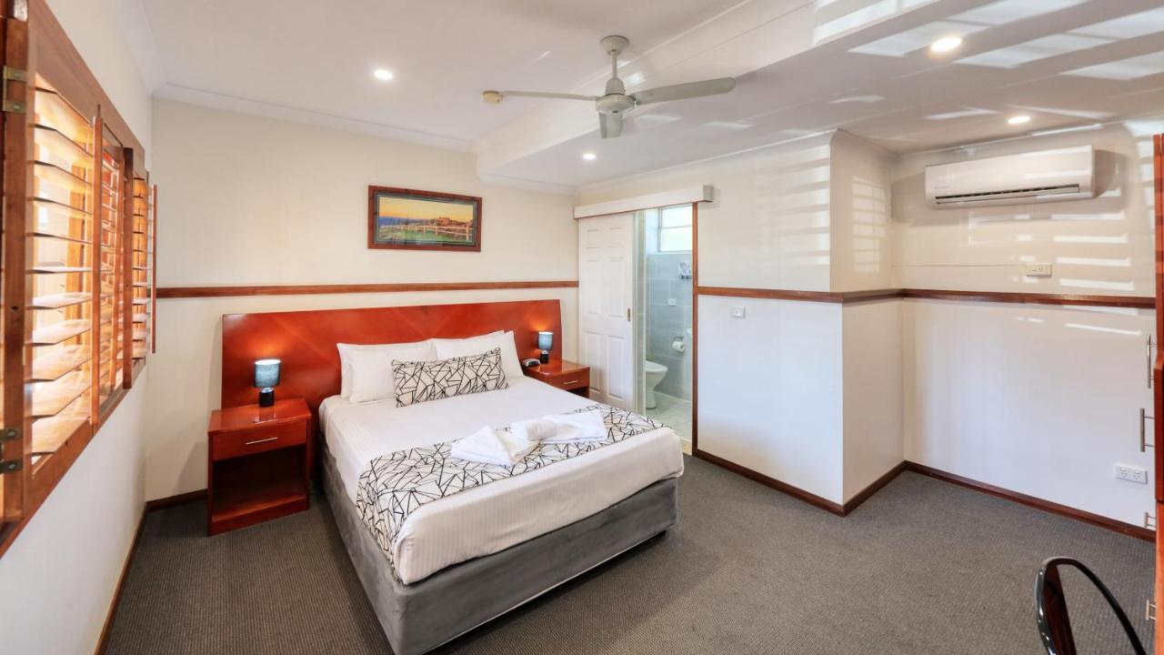 Across Country Motor Inn Дабо Екстериор снимка