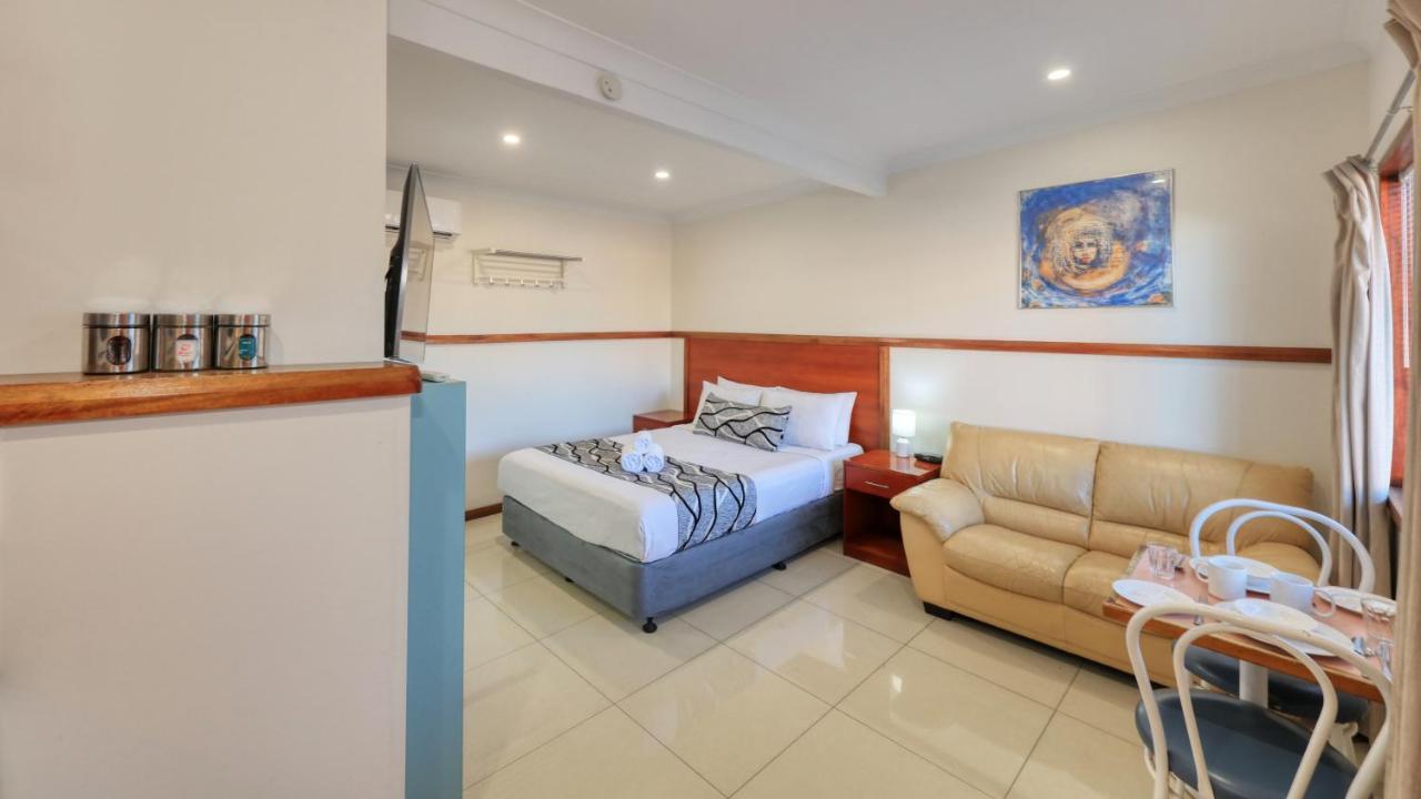 Across Country Motor Inn Дабо Екстериор снимка