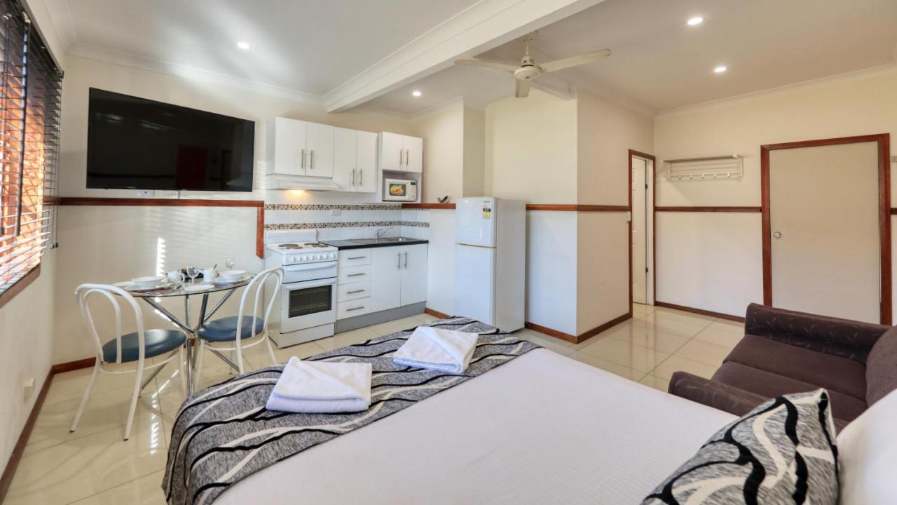 Across Country Motor Inn Дабо Екстериор снимка
