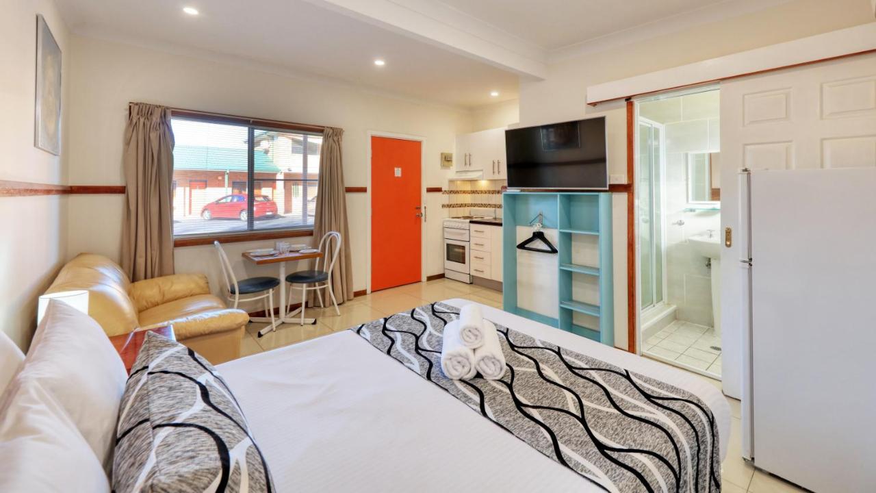 Across Country Motor Inn Дабо Екстериор снимка