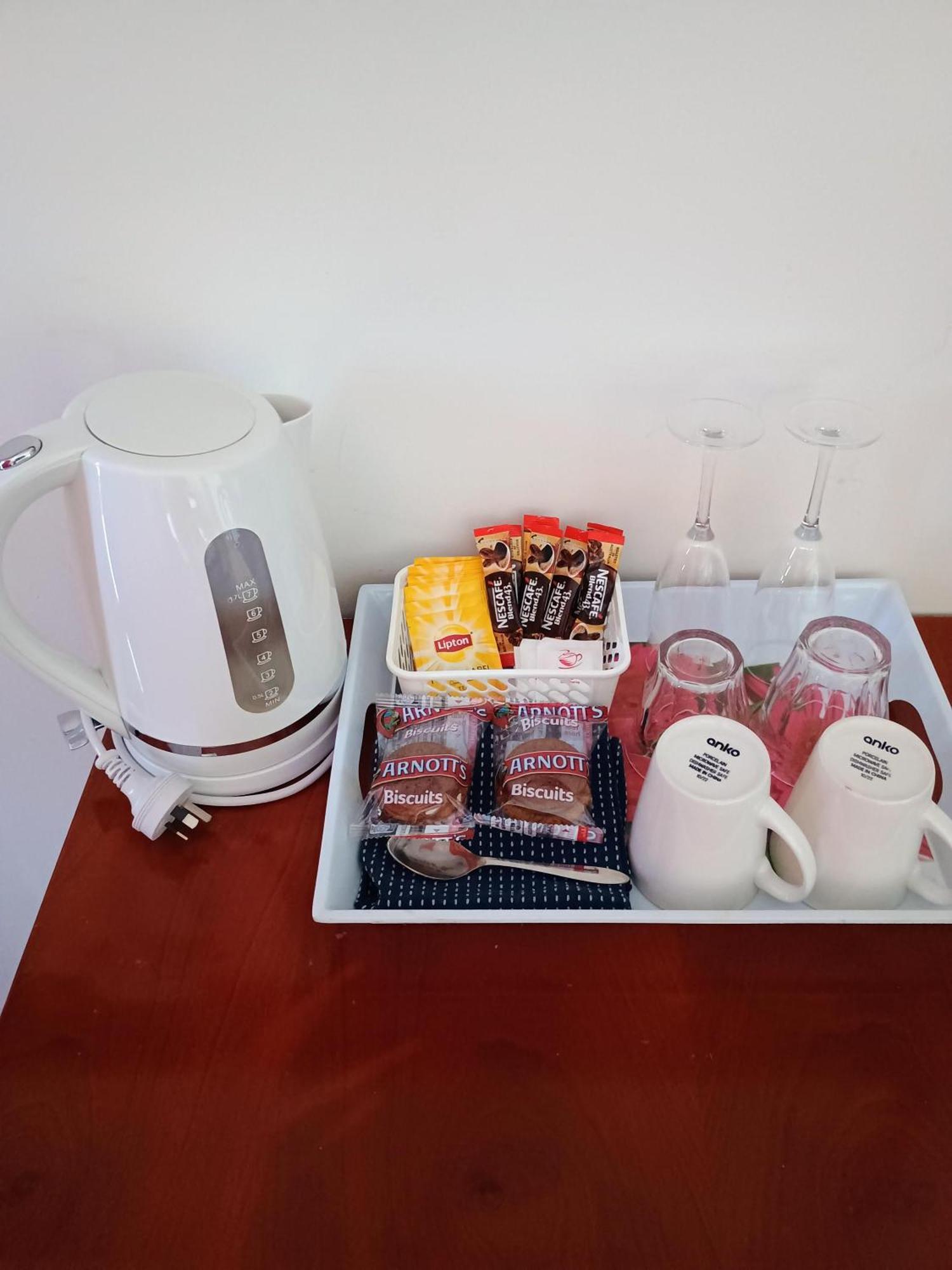 Across Country Motor Inn Дабо Екстериор снимка