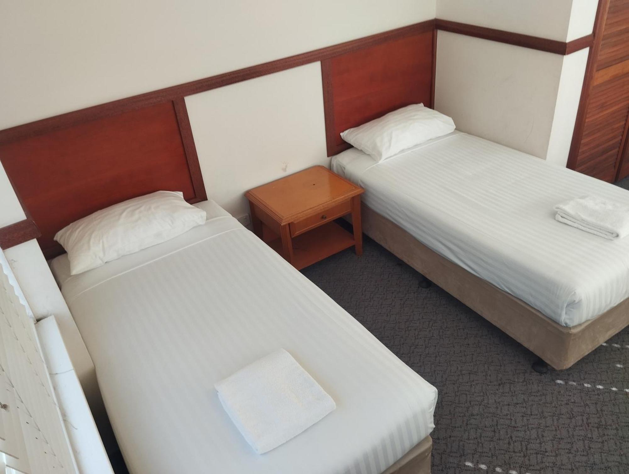 Across Country Motor Inn Дабо Екстериор снимка