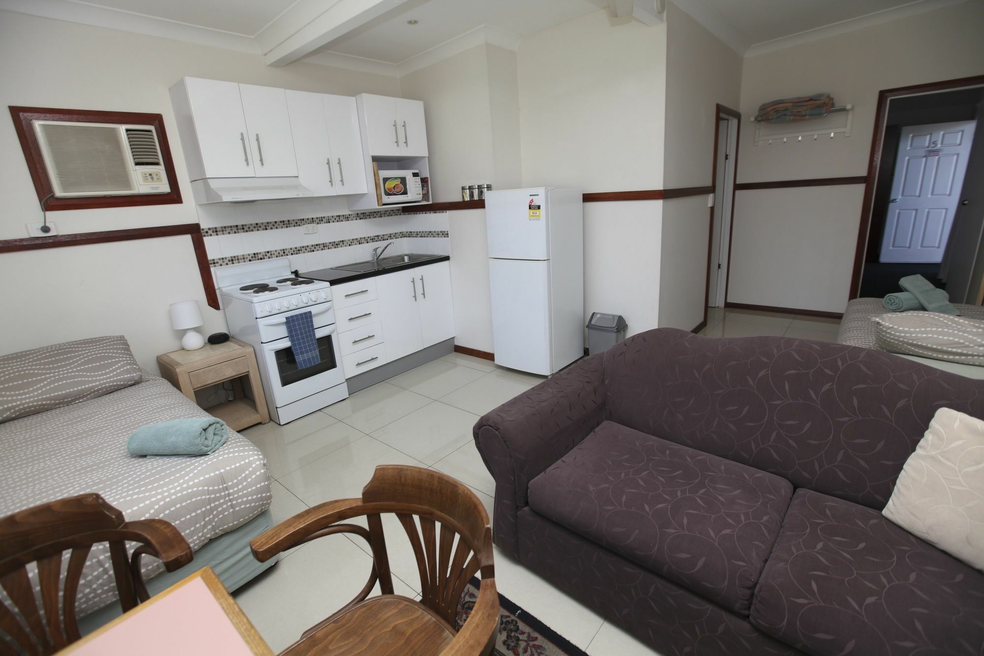 Across Country Motor Inn Дабо Екстериор снимка