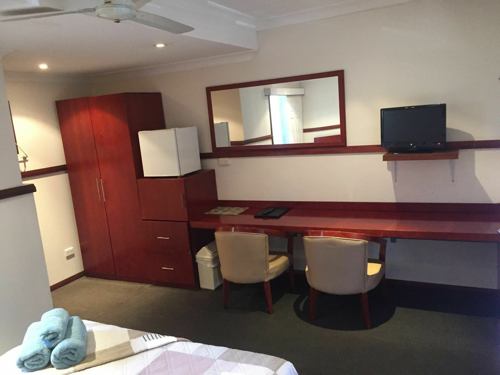 Across Country Motor Inn Дабо Екстериор снимка